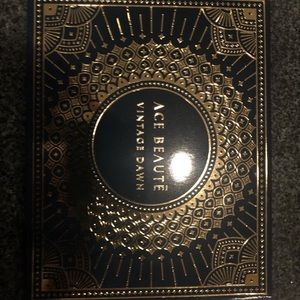 Vintage dawn eye shadow palette by Ace Beaute